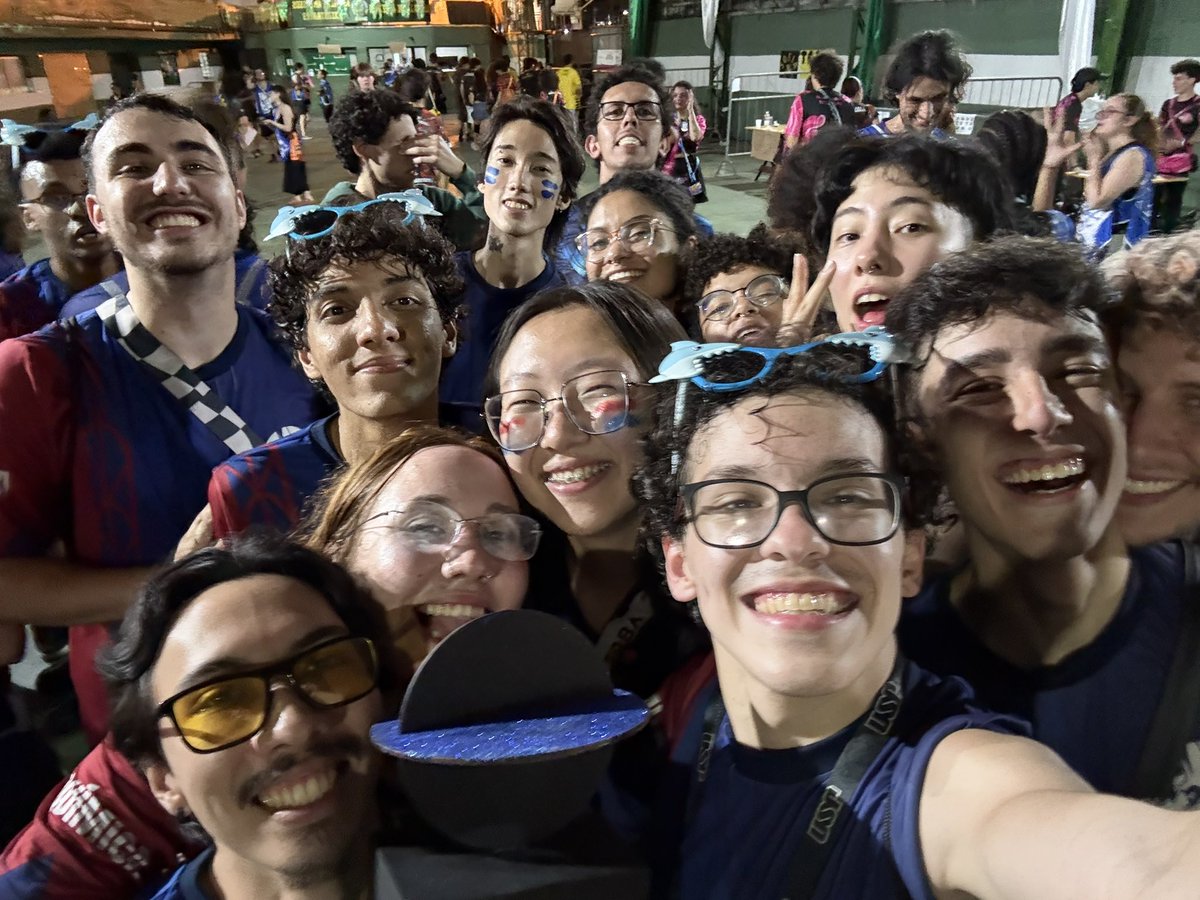 idanda_'s tweet photo. E diziam que a tutu tava morta e não era capaz 

Eu e a formação de 36 pessoas com 20 bixos no toba 2025 https://t.co/33U2TnKEB8