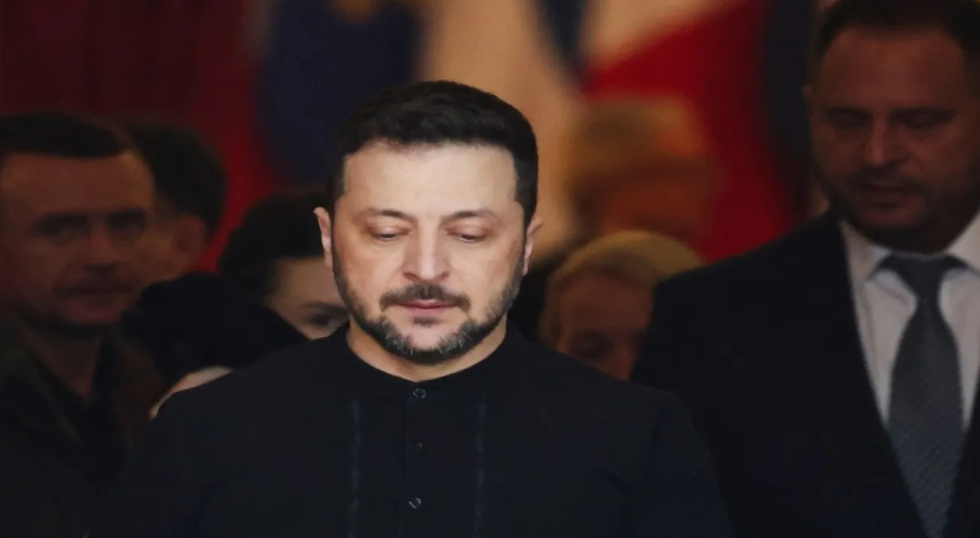 زيلينسكي يتخلى عن طموح انضمام أوكرانيا لحلف الناتو قبل محادثات السلام 