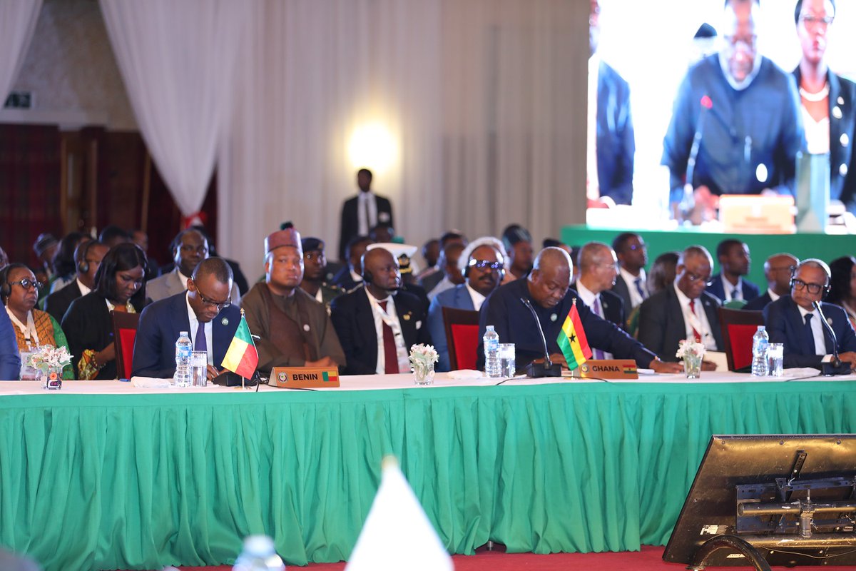 voiceofnigeria's tweet photo. President Julius Maada Bio of Sierra Leone is chairing the 68th Ordinary Session of the @ecowas_cedeao Authority of Heads of State and Government in Abuja, Nigeria, bringing together regional leaders to address key West African priorities.
#ECOWAS #MaadaBio #Abuja #WestAfrica https://t.co/z51V12ogCG
