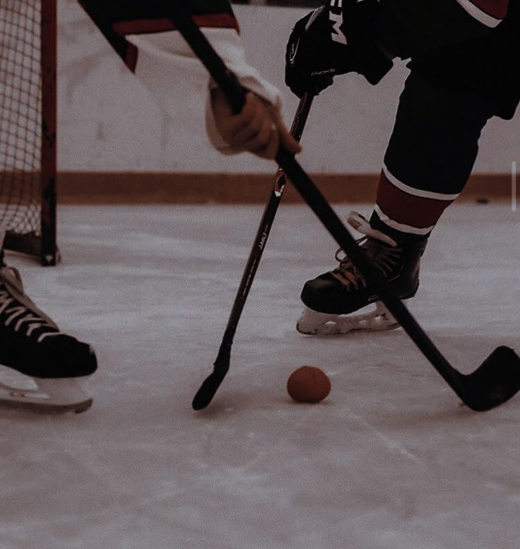 shiphuwrites's tweet photo. Thinking about a #yoonminau based on heated rivalry, where Jimin and Yoongi are major hockey players in NHL. Both of them have a rivalry that is unparreled in the history of the league but no one knows behind close doors, there a Min-Park alliance. https://t.co/mti8oyBiob
