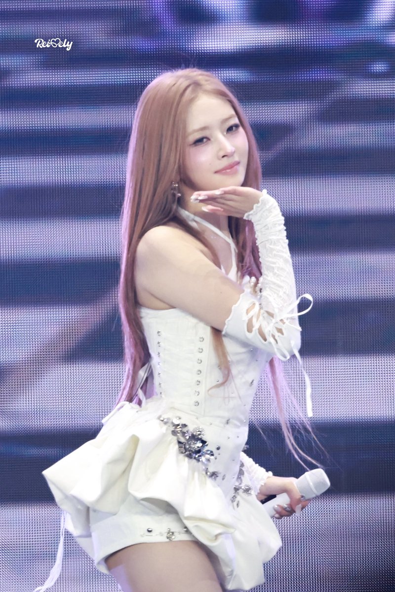 𝐑𝐞𝐢𝐯𝐞𝐥𝐲 tweet media