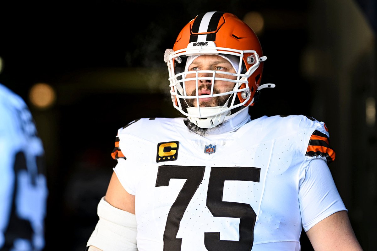 Browns's tweet image. the OG locking in

rt to #ProBowlVote for @JoelBitonio!