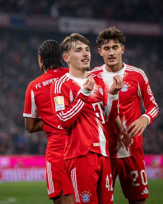 سكواكا | لينارت كارل سجّل الآن 4 أهداف في آخر 5 مباريات أساسيًا مع بايرن ميونخ في جميع المسابقات 