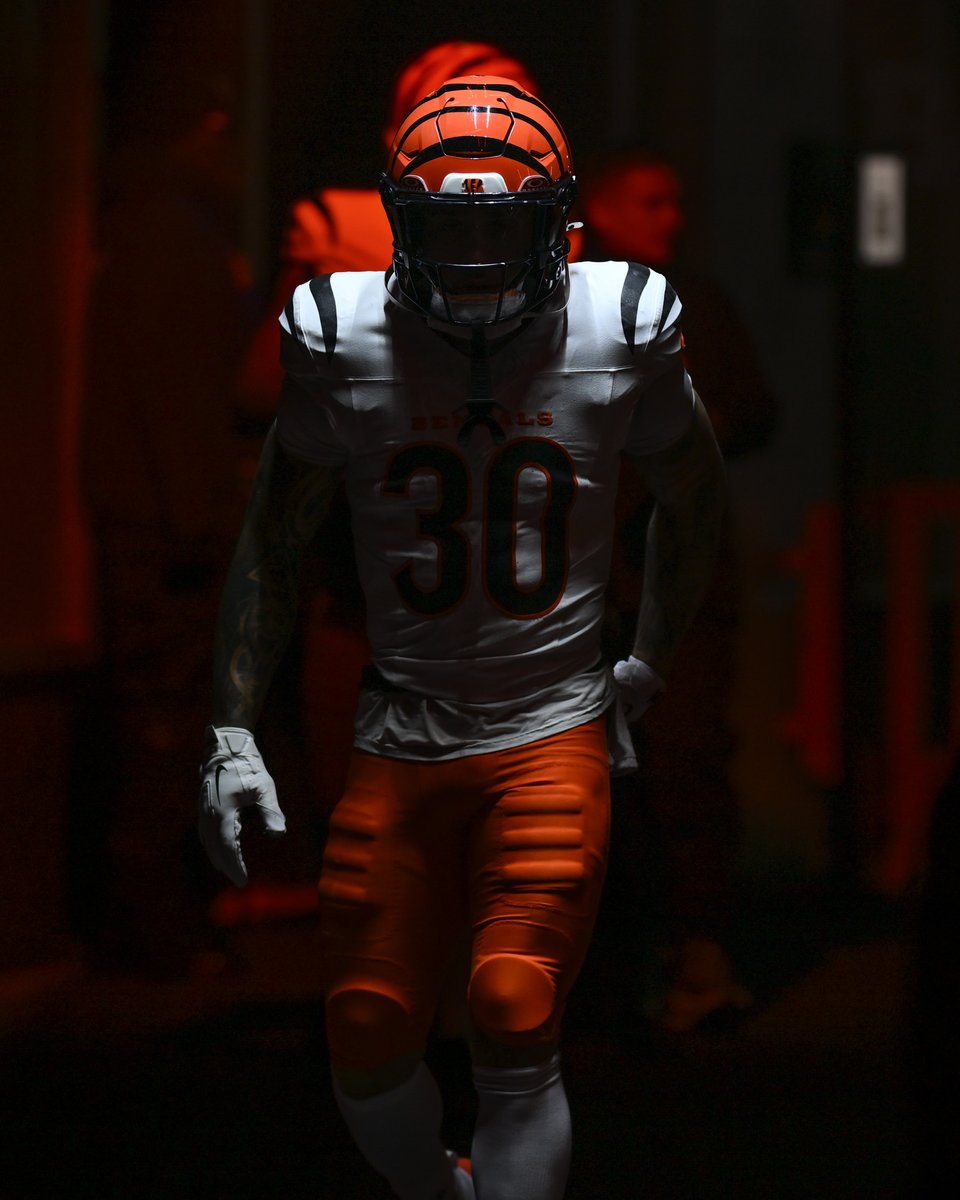 Bengals's tweet photo. From tunnel to turf.

#ProBowlVote + Joe Burrow
#ProBowlVote + Chase Brown https://t.co/6Li3Xm74wo
