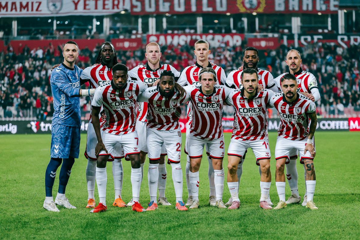 Samsunspor's tweet photo. 📸 İlk yarıdaki mücadelemizden! 

Samsunspor 0 - 0 Rams Başakşehir FK

#SAMvIBFK #Samsunspor #AtatürklüArma #FromSamsuntoEurope https://t.co/b2BnDyjvYY