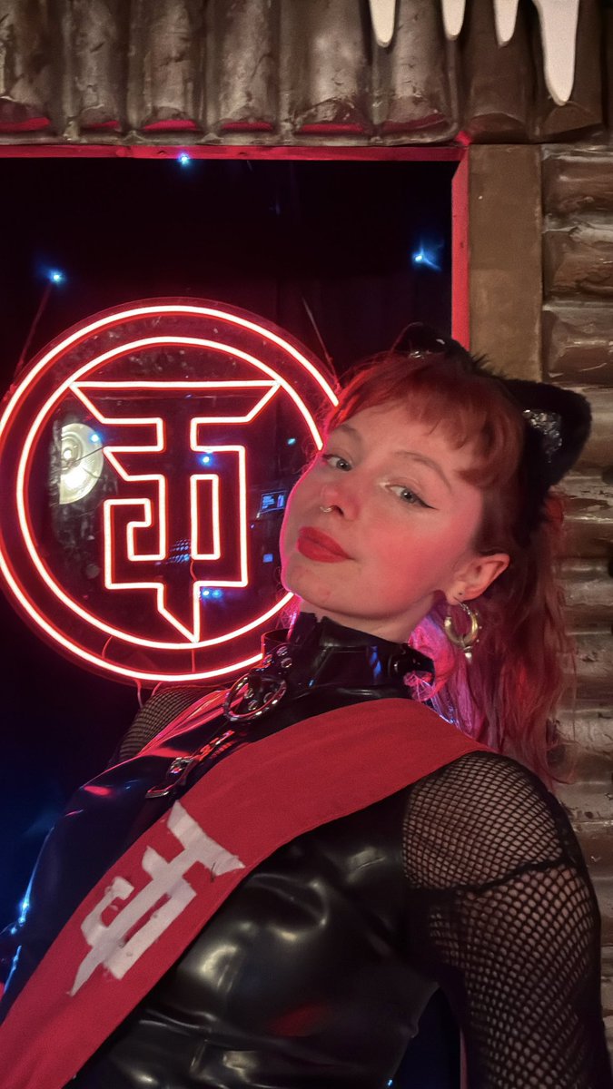 bbustingbella's tweet image. I bought my first ever latex dress yesterday! Completely sub funded by one very good boy 😇😈 

Looking forward to busting balls and whipping ya’ll in this ❤️‍🔥