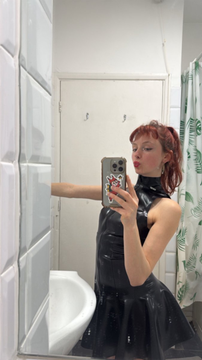 bbustingbella's tweet image. I bought my first ever latex dress yesterday! Completely sub funded by one very good boy 😇😈 

Looking forward to busting balls and whipping ya’ll in this ❤️‍🔥