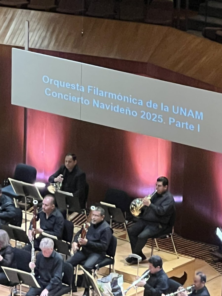 AlonsoPicazo's tweet photo. @OFUNAM último a concierto de este año !!!Feliz Navidad!!! https://t.co/UOjurnJRrU