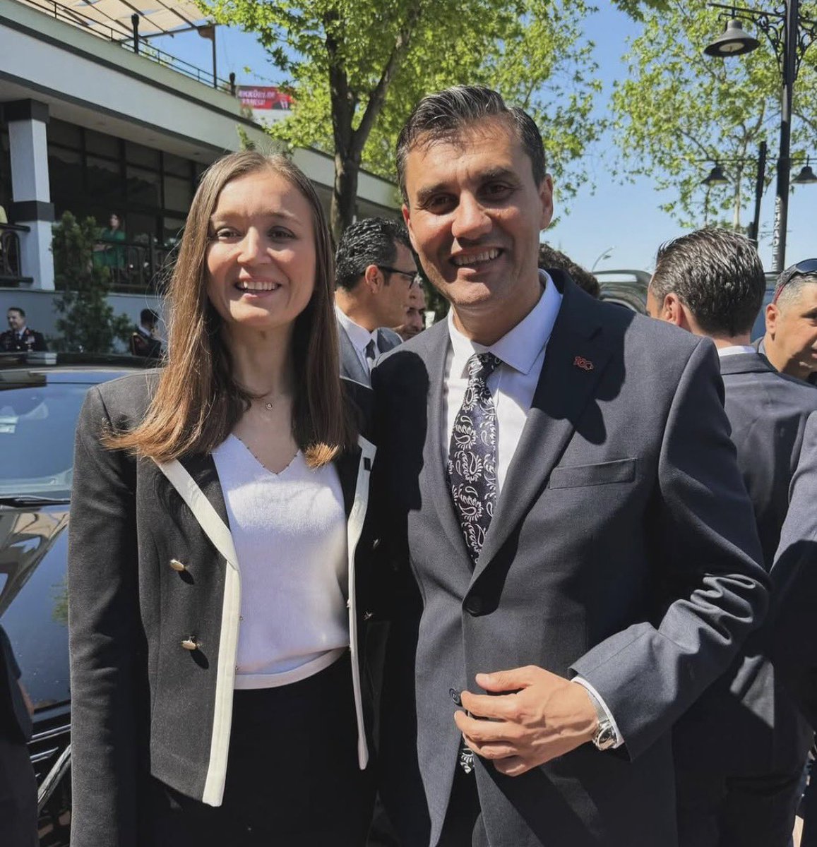 İyiler aramızdan erken ayrılıyor.

Zalimsin dünya 😞
#gulsahdurbay