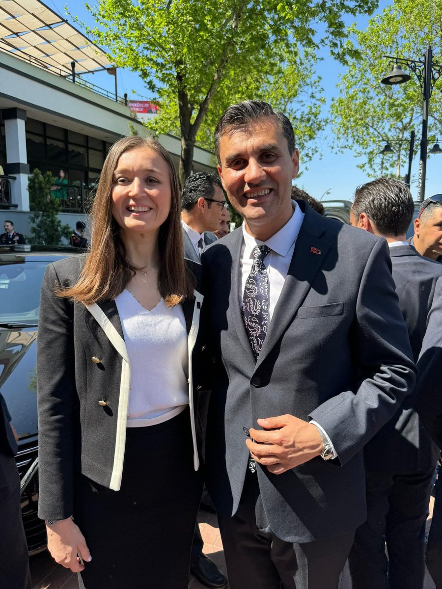 Çok üzgünüz. Manisa halkının başı sağolsun. Manisa Şehzadeler Belediye Başkanı Gülşah Durbay yaşadığı hastalık sebebiyle tedavi gördüğü hastanede hayata gözlerini yumdu. Işıklar içinde uyusun..