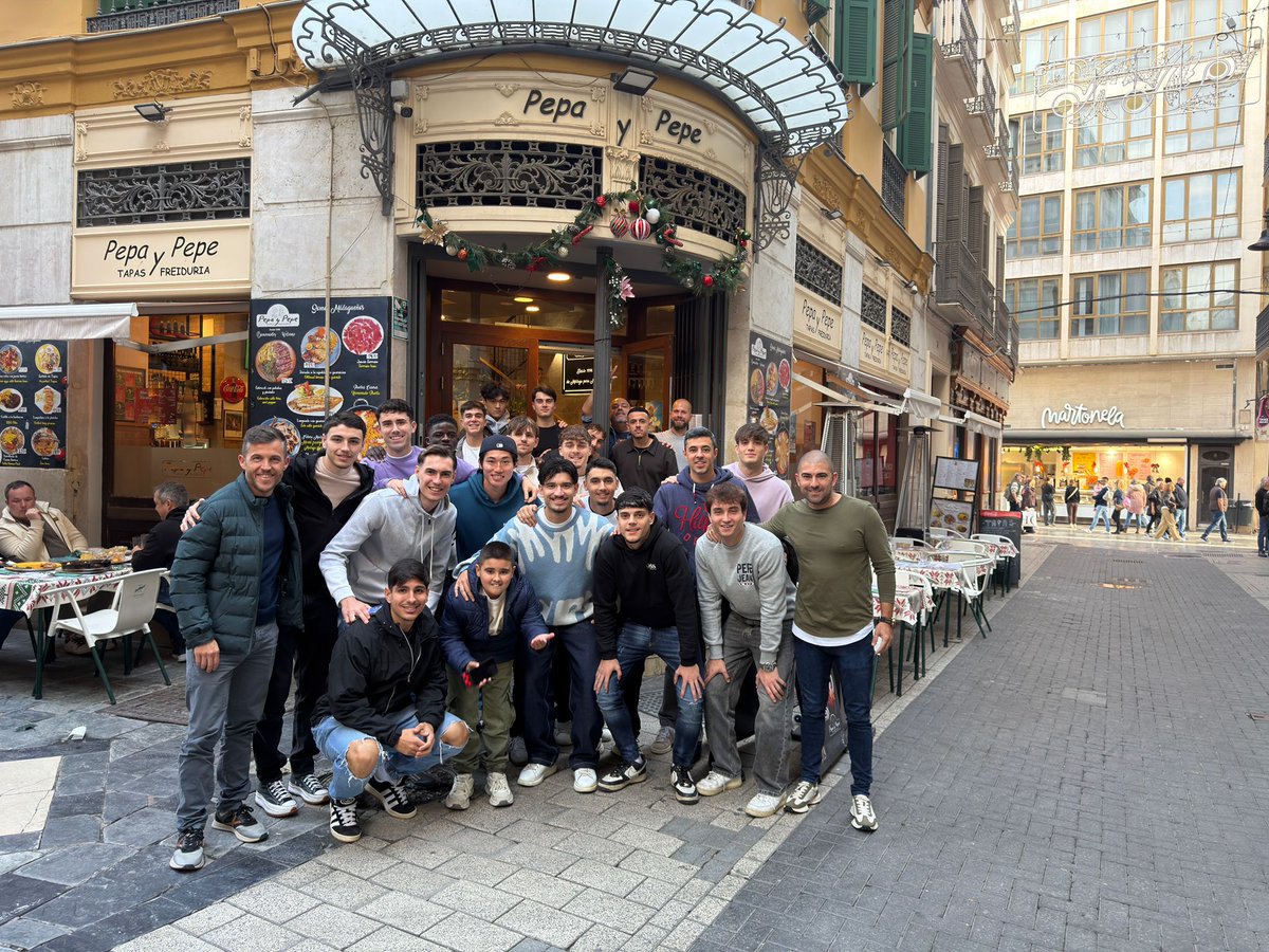 MarioMerinoGarc's tweet photo. El @MalagaCF C os desea Feliz Navidad 💪⚽💙🎄 https://t.co/Rsj8NvZeuZ