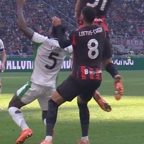 LouGirardiReal's tweet photo. No Goal                                  Goal https://t.co/fRZyHuDOjT