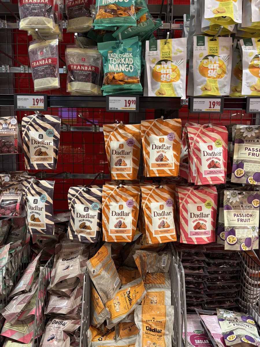 St0ckss0n's tweet photo. Apropå $DELIA, tycker på är häpnadsväckande hur snabba framförallt Willys är på att plocka upp trender och gräva fram en private label och sedan positionera det i hyllorna. Mer eller mindre kopierat Dave &amp; Jon’s. Inte samma utveckling på mangon, än. Inte jämfört smak dock. https://t.co/iNwecP4gzf