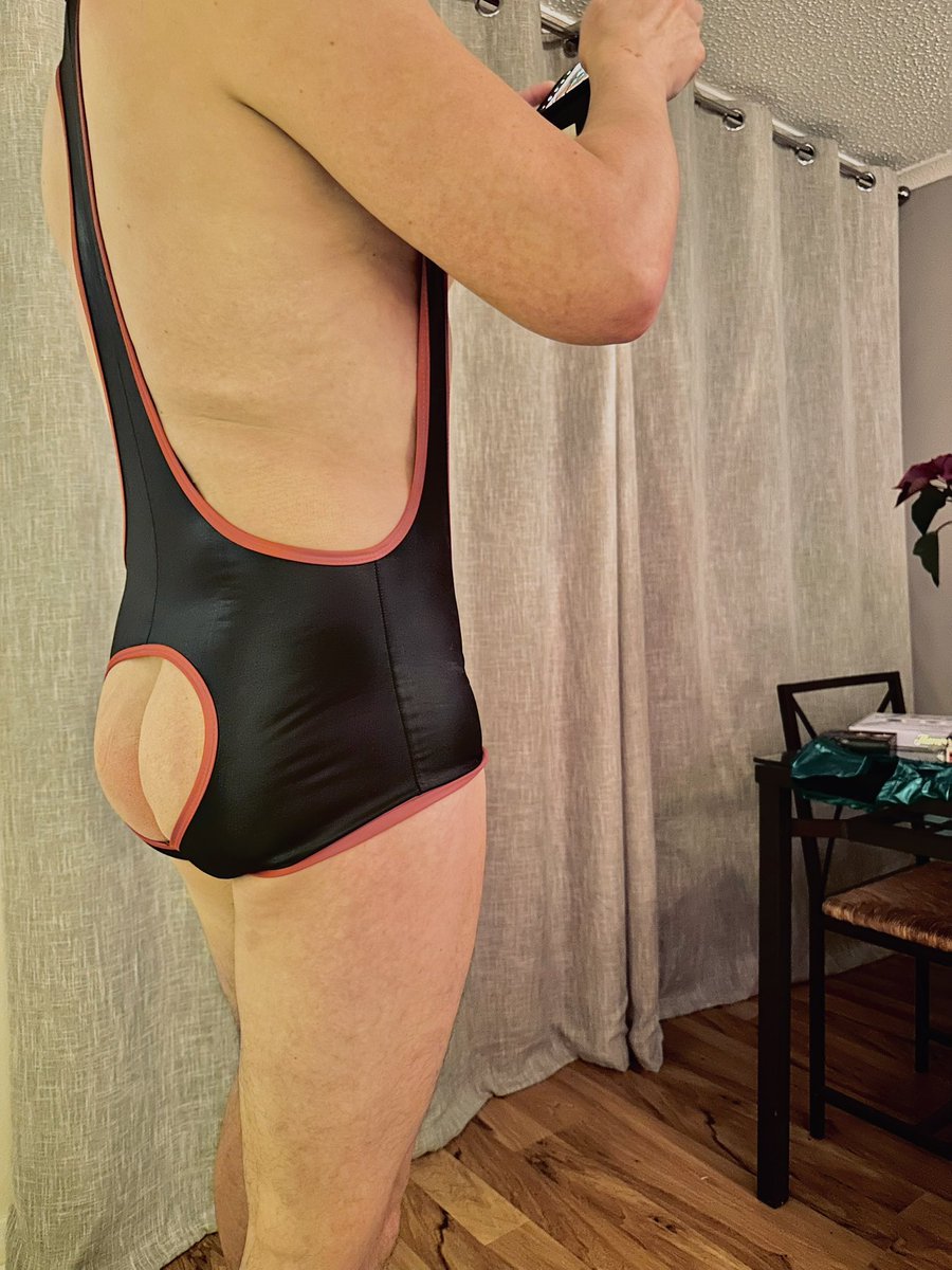 My current view…. #lycrasinglet #spandexsinglet #meninlycra #gaylycra #gayspandex