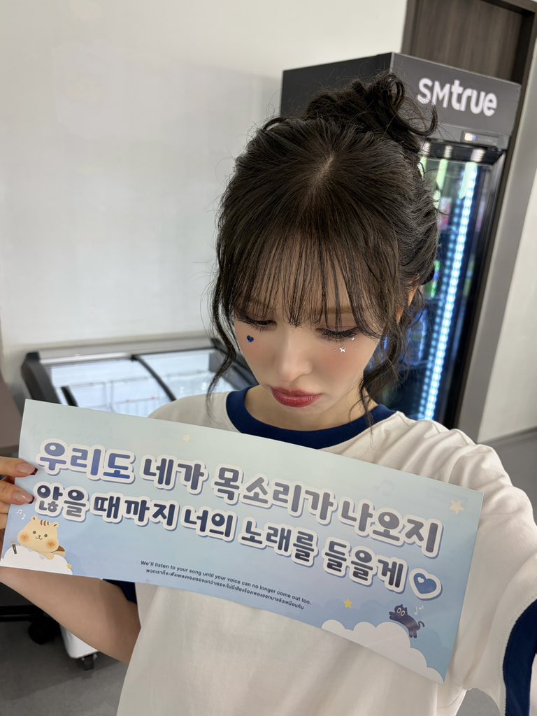 WENDY_offcl's tweet photo. [📸]
251214 Today is When:D
<W:EALIVE> IN BANGKOK 

영원히 노래할게💙

#WENDY #웬디 
#WEALIVE
#WENDY_WORLDTOUR https://t.co/SSyVCYhnYP