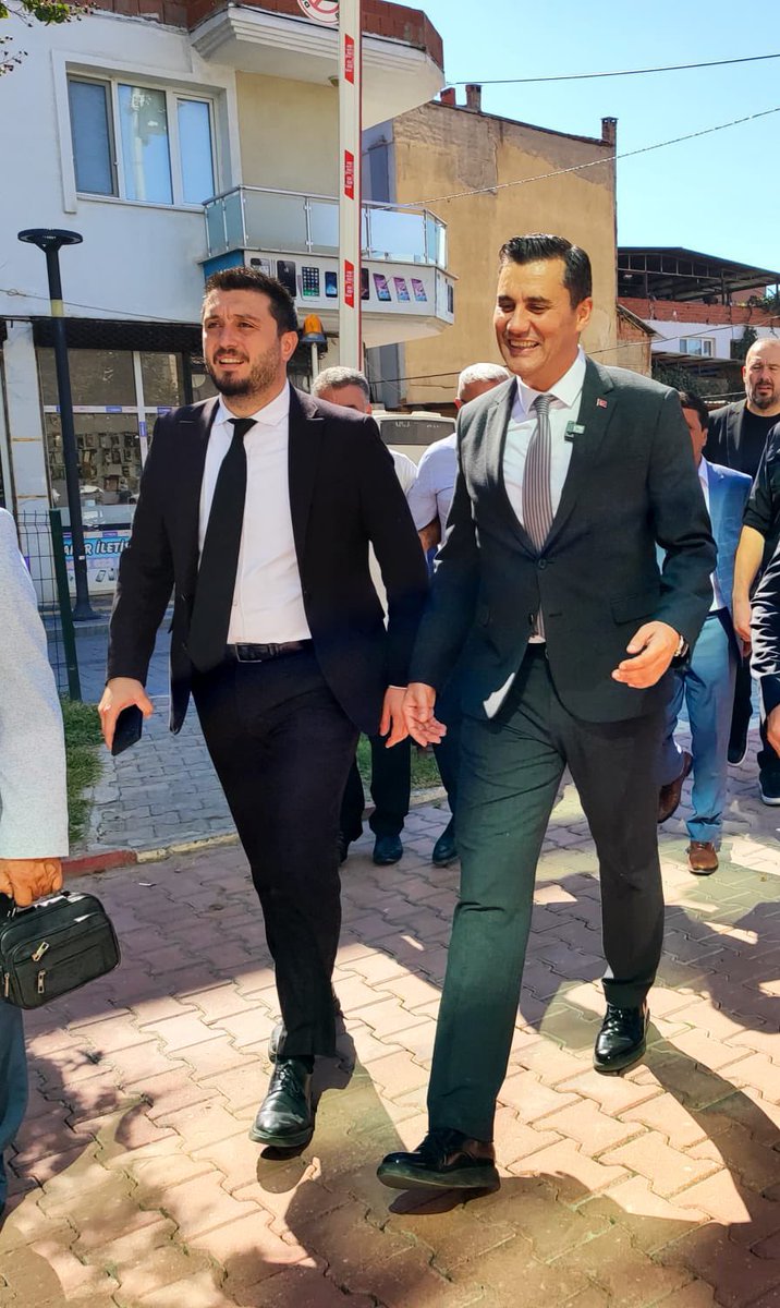 izmirgibiyiz's tweet photo. Manisa, bir yıl içinde Ferdi Zeyrek, danışmanı Güney Temiz ve Şehzadeler Belediye Başkanı Gülşah Durbay’ı kaybetti.

• Güney Temiz – 28 Mart 2025
• Ferdi Zeyrek – 9 Haziran 2025
• Gülşah Durbay – 14 Aralık 2025 https://t.co/dCiLccyb6O