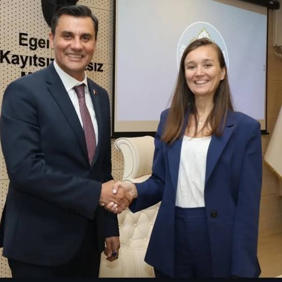 izmirgibiyiz's tweet photo. Manisa, bir yıl içinde Ferdi Zeyrek, danışmanı Güney Temiz ve Şehzadeler Belediye Başkanı Gülşah Durbay’ı kaybetti.

• Güney Temiz – 28 Mart 2025
• Ferdi Zeyrek – 9 Haziran 2025
• Gülşah Durbay – 14 Aralık 2025 https://t.co/dCiLccyb6O