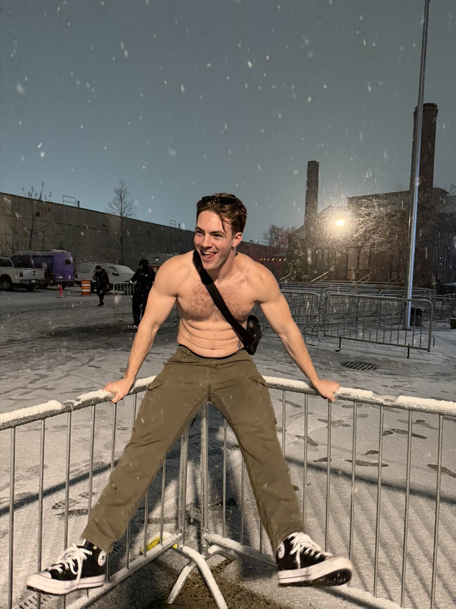 InspectrGagIt's tweet image. “I need to go run around in the snow, take a video”