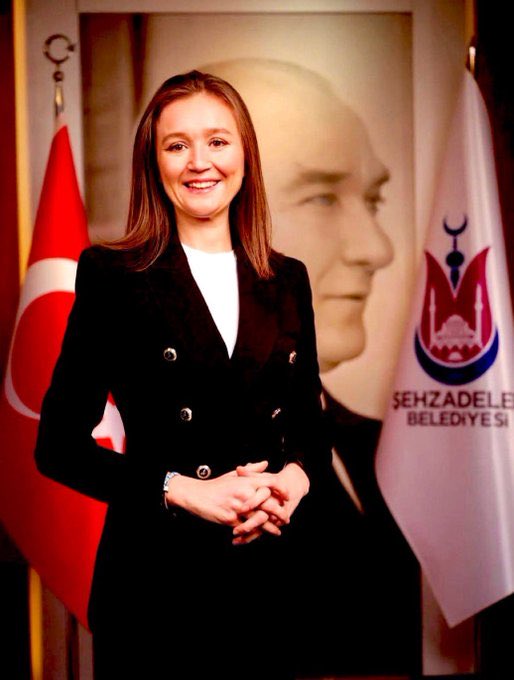 Şehzadeler Belediye Başkanı Sayın Gülşah Durbay kanser tedavisi gördüğü Manisa Şehir Hastanesi’nde hayatını kaybetmiştir. Şehzadeler’e hizmet yolunda gösterdiği çaba ve samimiyet unutulmayacaktır. Merhumeye Allah’tan rahmet; ailesine sevenlerine ve tüm Şehzadeler halkına