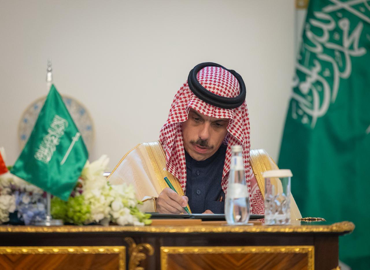 وزير الخارجية ووزير خارجية جمهورية الصين الشعبية يعقدان الاجتماع الخامس للجنة السياسية المنبثقة عن اللجنة السعودية الصينية المشتركة، ويوقعان على اتفاقية الإعفاء المتبادل من التأشيرة لحاملي جوازات السفر الدبلوماسية والخاصة والخدمة 