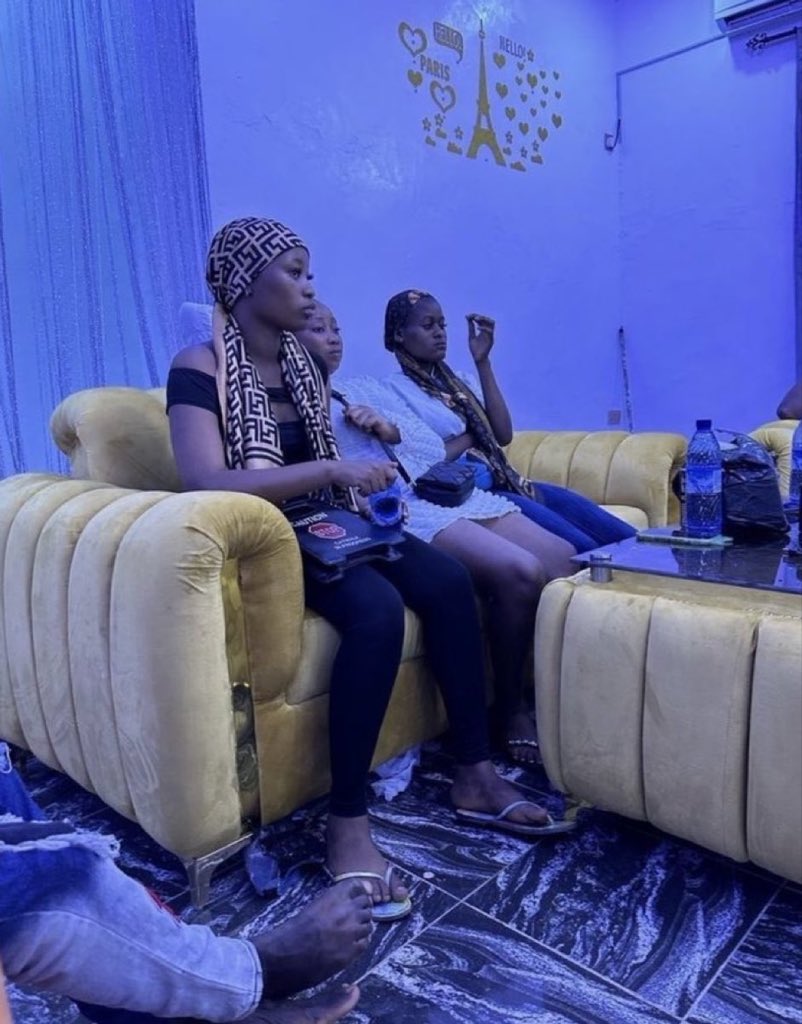 IamJoe_lOmiat's tweet image. You invite your girl over, she comes with her friends, what will you do?