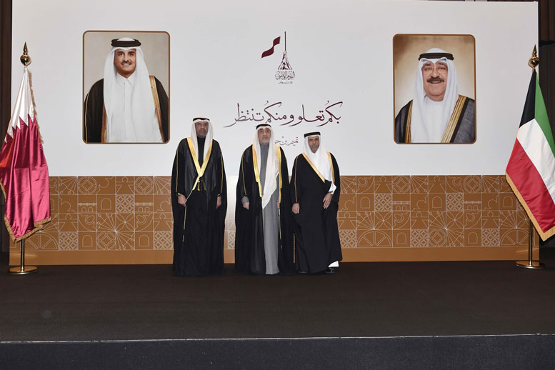 السفارة القطرية في الكويت تحتفل بالعيد الوطني بحضور رسمي ودبلوماسي - الشيخ فهد اليوسف ووزير الخارجية عبدالله اليحيا يشاركان في الاحتفال - اليحيا يشيد بعمق العلاقات الأخوية بين الكويت وقطر - تأكيد مشترك على تعزيز التعاون الثنائي في مختلف المجالات 