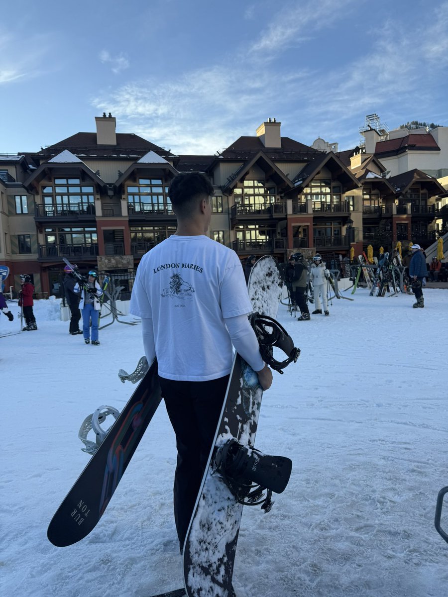 SRxTrades's tweet image. Get rich so you can spend your winters like this