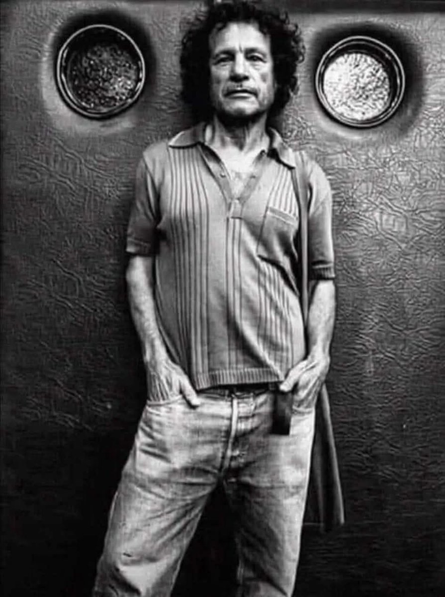 مواطن فقير من دولة #ليتوانيا 
شارك في مسابقة بدولة تايلاند فربح هاتف IPhone 6 كــ جائزة،
ثم قام بتفعيل حساب على الــ Instagram كما تفعل الناس ، ليفاجأ في اليوم التالي ان عدد متابعيه قد تخطى الخمسين ألفاً ، مر أسبوع ليجد عدد متابعيه تعدى المليون !
في سابقة غريبه لم يستطع تفسيرها ،