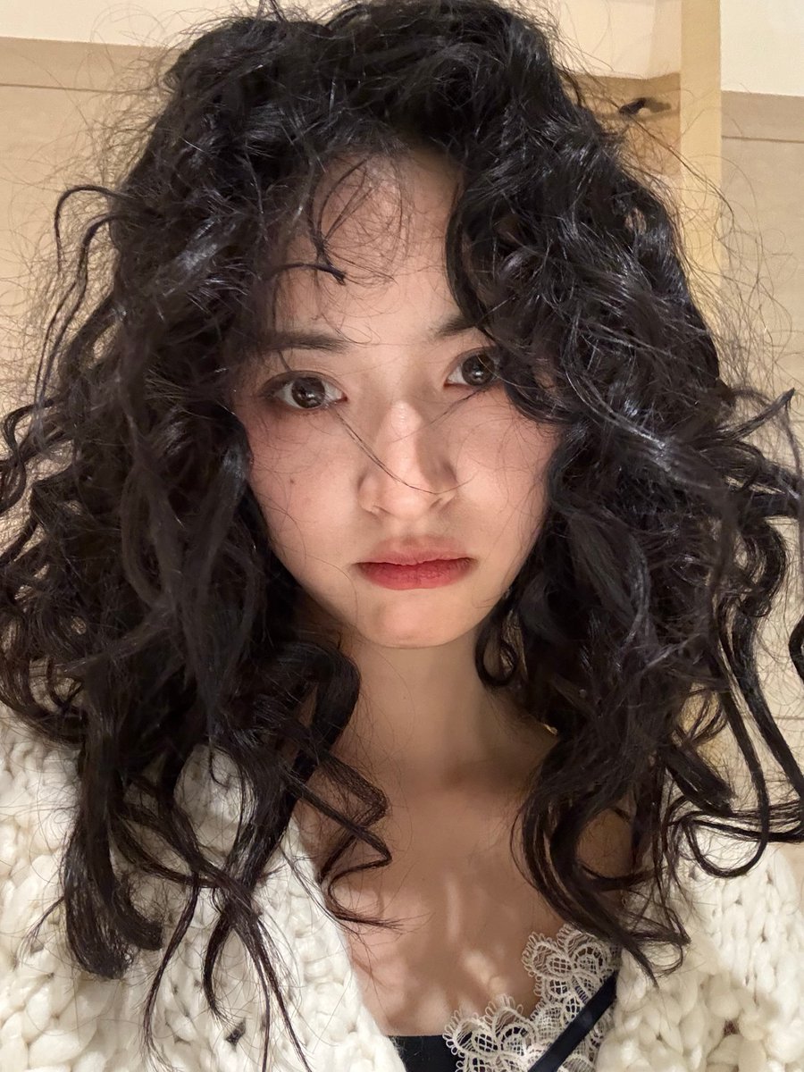 새벽에 몰래 셀카 더 주고 가셨음 ㄱㅇㅇ
머리 철수세미 상태래