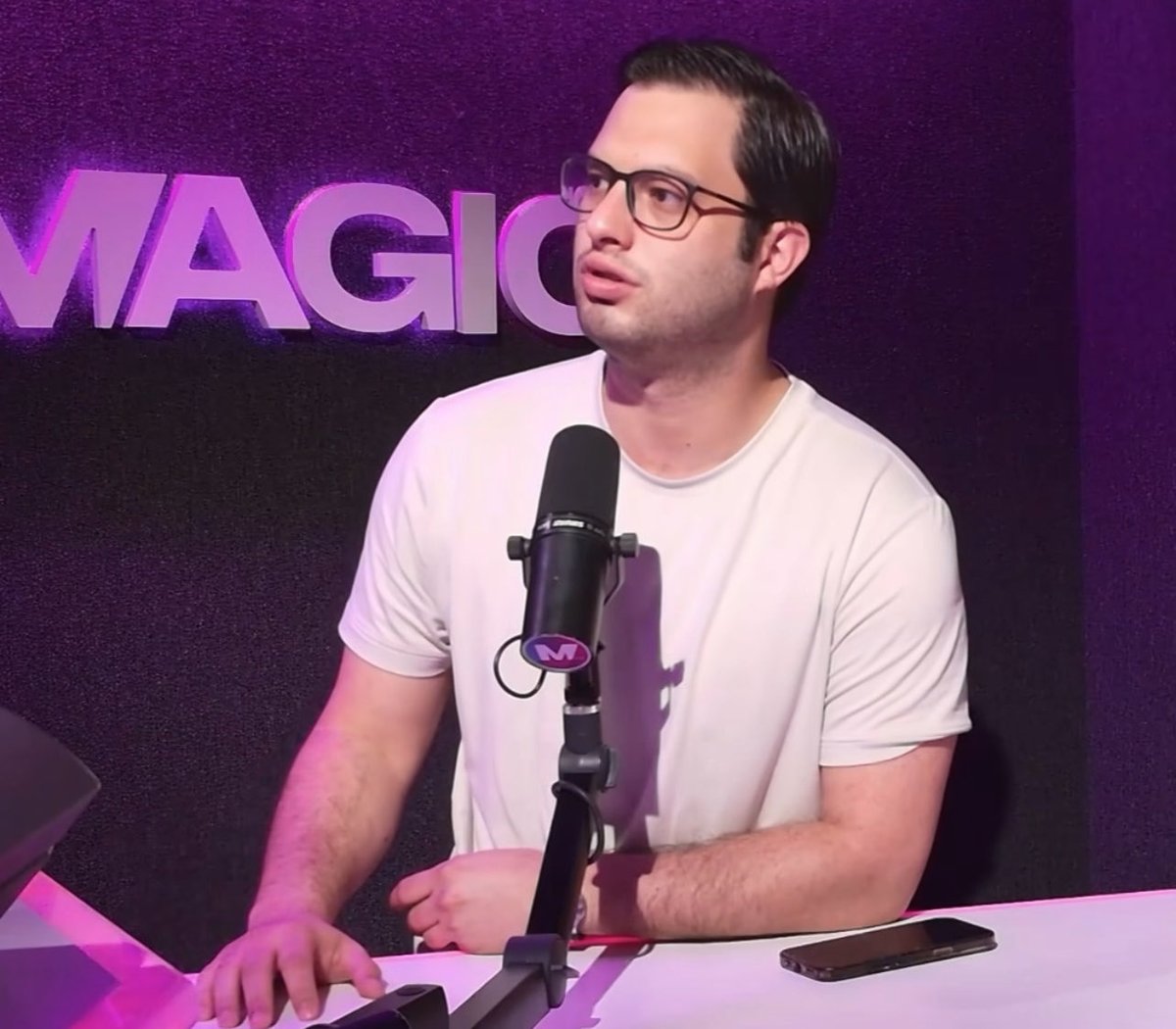 AHORA: Portavoz del PPD en la Cámara, <a href="/HectorFerrerPR/">Héctor Ferrer</a> dice que “este veto de bolsillo es una traición a la confianza del país, porque demuestra que utiliza el poder para beneficio personal y para proteger privilegios”.