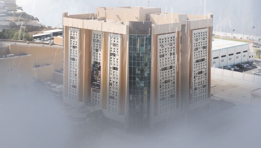 تعليم عسير : تحويل الدراسة إلى التعليم عن بُعد عبر منصة (مدرستي) في جميع المدارس الواقعة ضمن نطاق الإنذار الأحمر، وتشمل مدارس: أبها، أحد رفيدة، خميس مشيط، رجال ألمع، محايل، المجاردة، بارق، النماص، بلقرن، تنومة، الحرجة، الربوعة، الفرشة، سراة عبيدة، ظهران الجنوب، البرك، والقحمة 