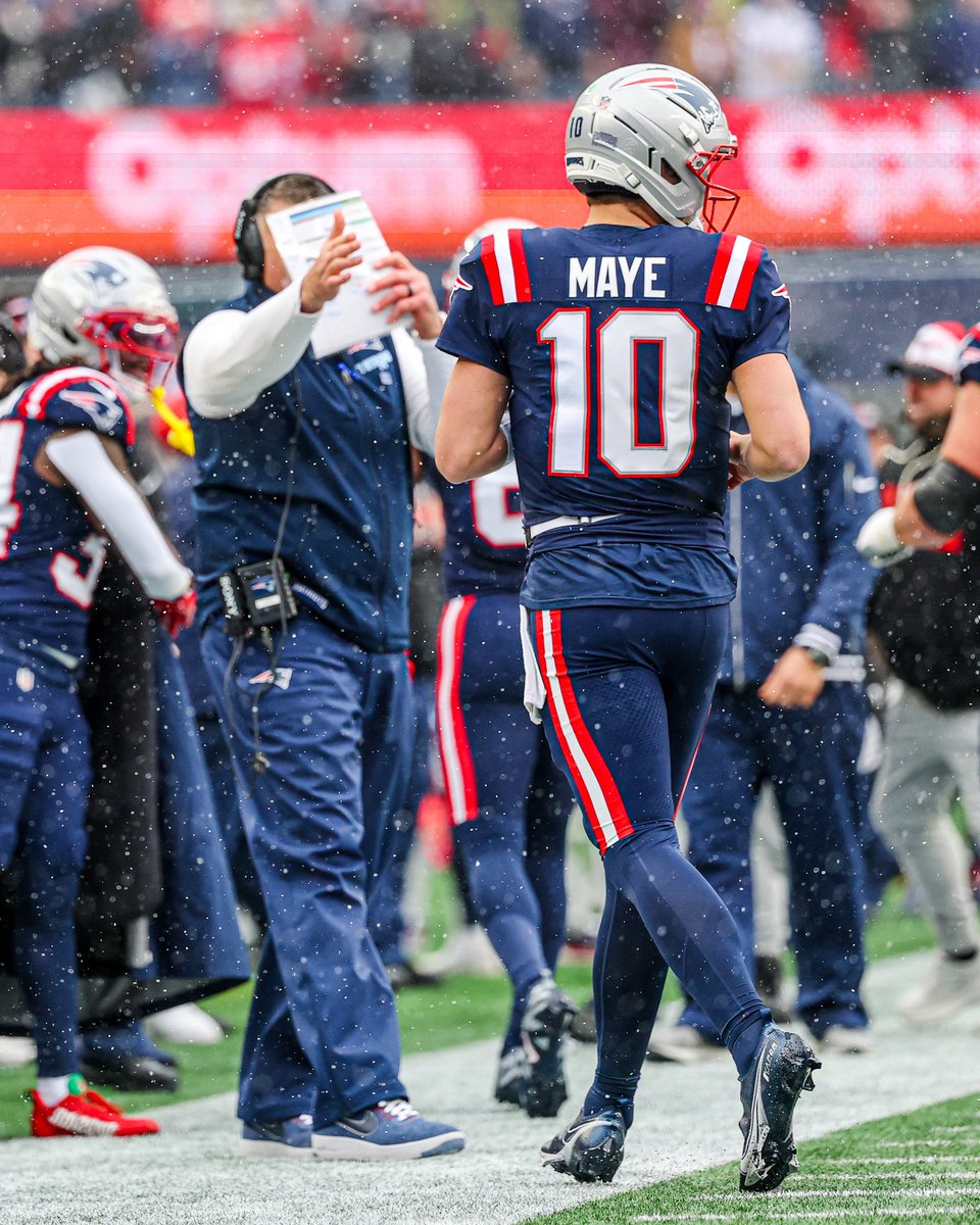 Patriots's tweet photo. Vrabes 🤣🫢🫱

@DrakeMaye2 | #ProBowlVote https://t.co/7c7sfPiC16