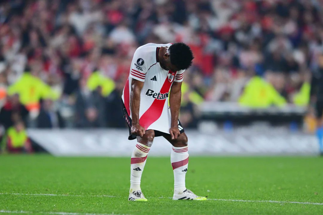 Teniendo contrato con River te pones a declarar en contra del técnico, tirarle centros a Riquelme y a los dos días te pones tantear un contrato con boca.

Sos una basura Miguel Angel Borja, por favor, andate a boca. Sos ideal para ese club de mierda, un burro y un desagradecido.