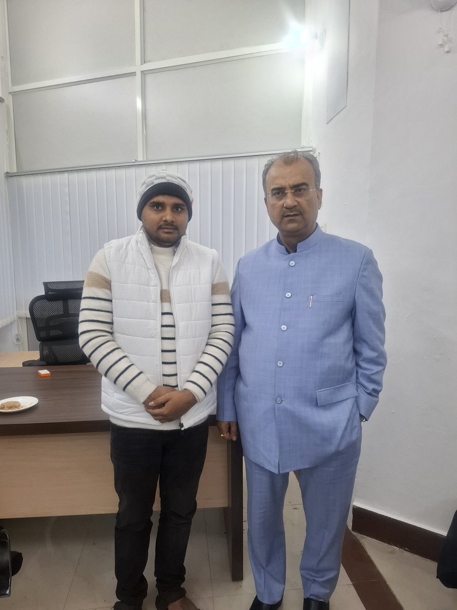 आज बिहार के माननीय यशस्वी स्वास्थ्य एवं विधि मंत्री आदरणीय <a href="/mangalpandeybjp/">Mangal Pandey</a> जी से उनके आवास पर शिष्टाचार भेंट किया। पुनः स्वास्थ्य एवं विधि मंत्री बनने पर अपनी ओर से हार्दिक बधाई एवं शुभकामनाएँ दिया। स्वास्थ्य विभाग की नियुक्ति एवं  नई नियुक्ति, काउंसिल सहित अन्य सकारात्मक बातें।