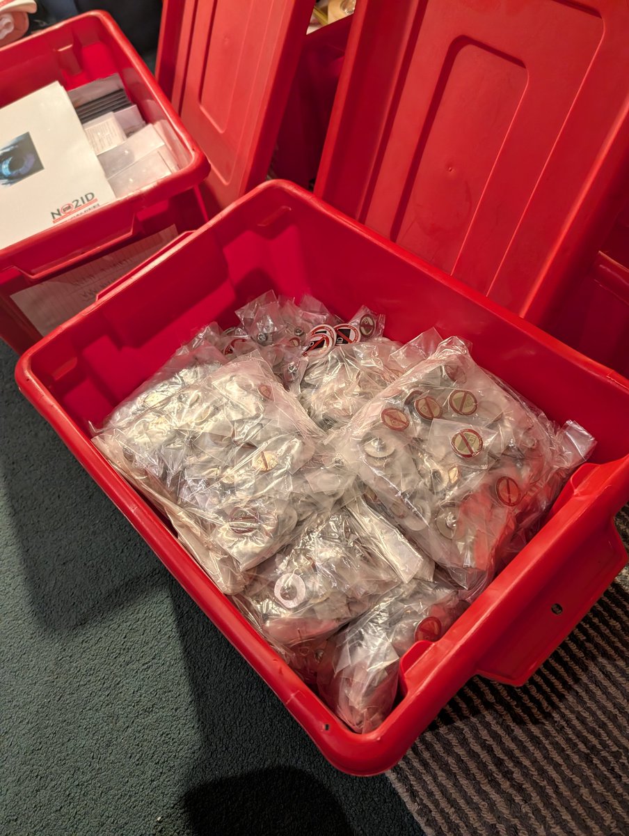 EinsteinsAttic's tweet image. Ah! So *that's* where the old #NO2ID button badges were hiding...