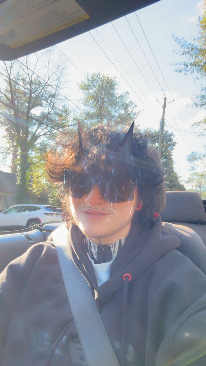 What a fantastic, powerful bloke […]
Please, sir knight, make the king feel superior 🔪 ⛓️‍💥