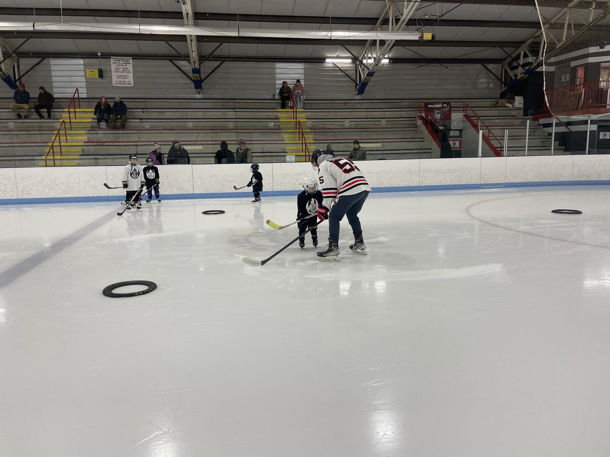 newenglandwolv1's tweet image. Another great day of Mischa’s Little Stars.  This FREE introductory hockey program is a great first start in the game of hockey.  All programs should reduce the obstacles to introduce players to this game. #newolves #giveback