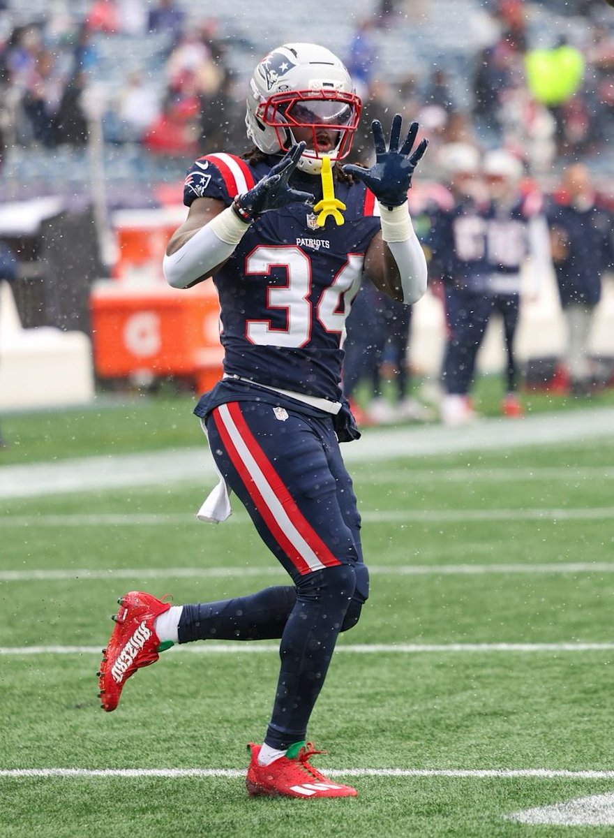 FB_Helmet_Guy tweet media