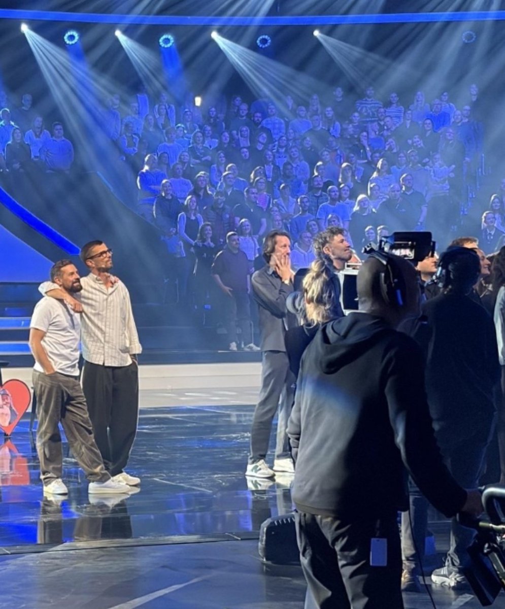 Wir im Hintergrund,
die alle da vorne,
in diesem Moment,
priceless memory 🫶
#DudW