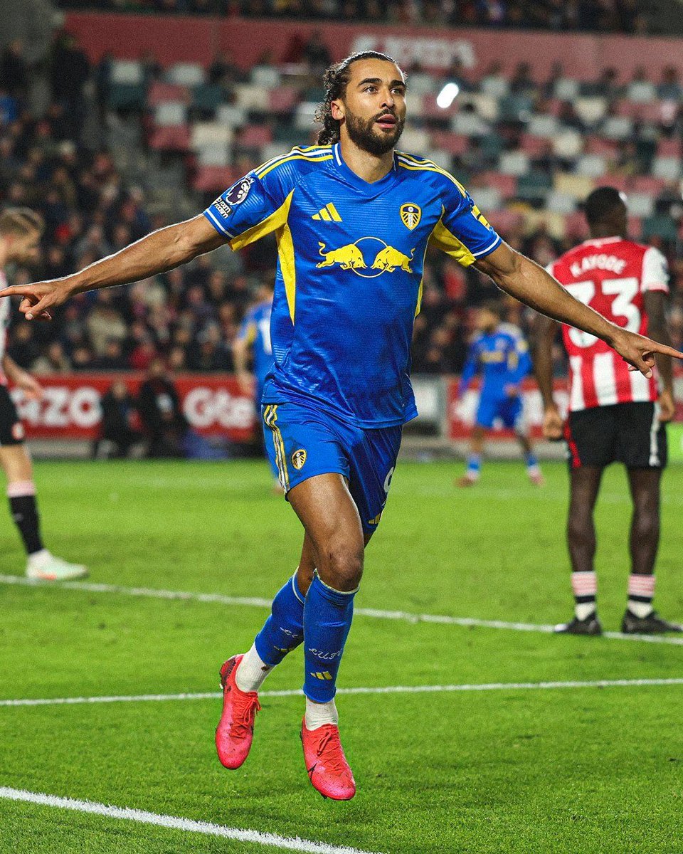 YeboahBelieveIt's tweet image. Goals scored by Premier League strikers signed in the Summer window:

Calvert-Lewin - 5 🌟
Gyokeres - 4
Joao Pedro - 4
Sesko - 2
Isak - 1

One of them was a free agent, the others cost a combined £300+ million.

This year to save me from tears...🎵 #LUFC