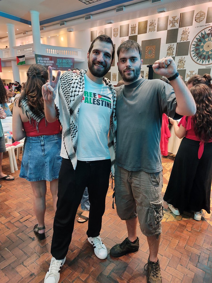 lucabonfante_'s tweet image. Con Bruno Gilga. En mayo viajamos juntos a Egipto, luego formó parte de la Flotilla rumbo a Gaza y fue secuestrado por las fuerzas de ocupación de Israel. Trataron de quebrarlos moralmente pero no pudieron. 

🇵🇸 Palestina Libre