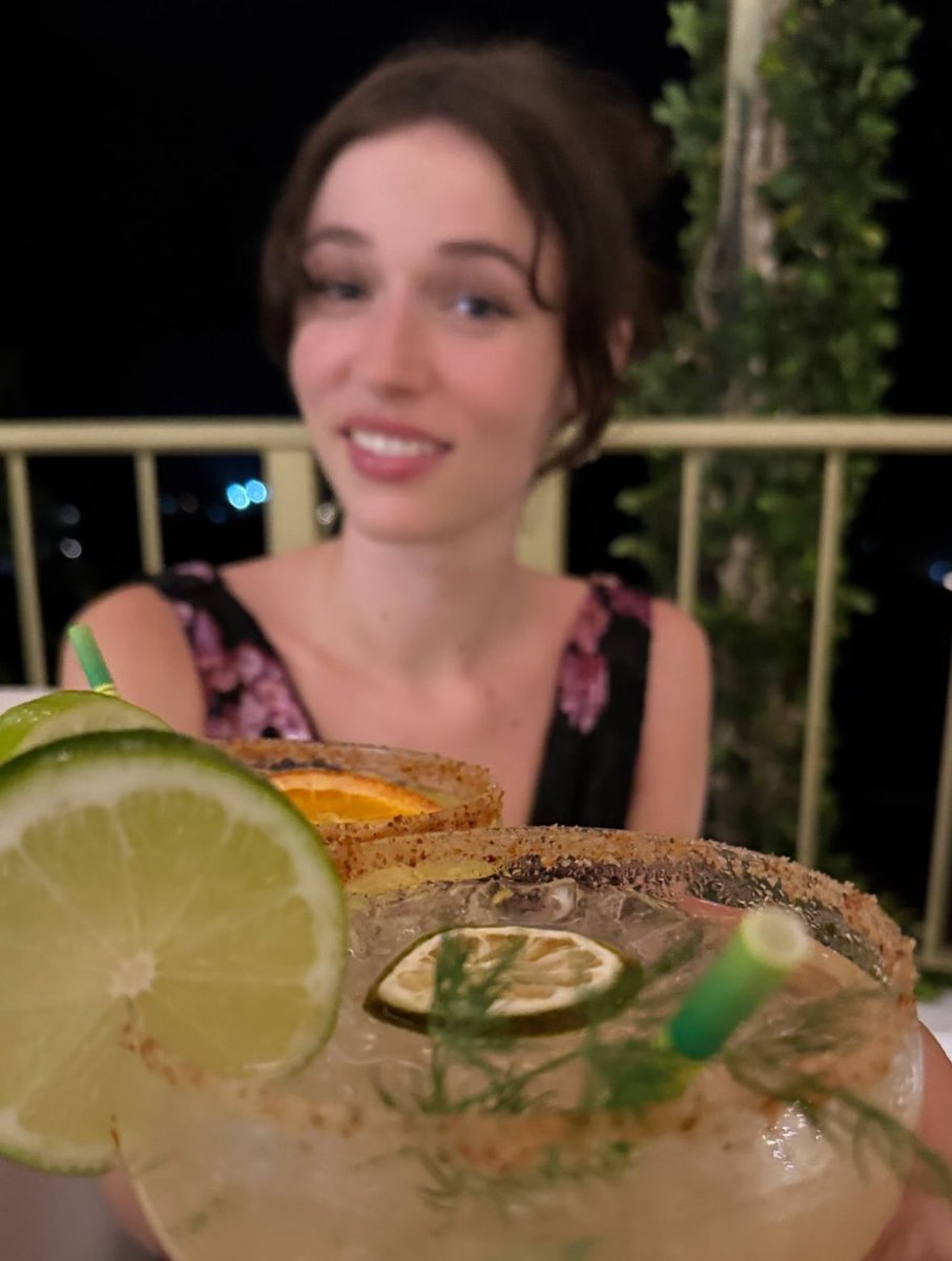 noobpanic's tweet image. My girlfren so silly 😂✌️