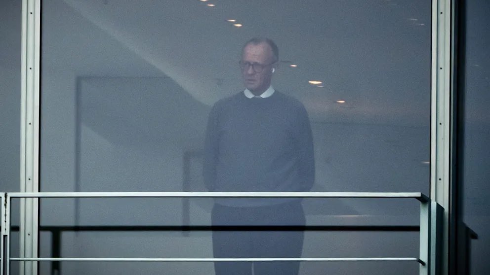 SchlupfSchelle's tweet image. 🎶Sie hat Bauchnabelpiercing
Sieht aus wie ne Türkin 🎶