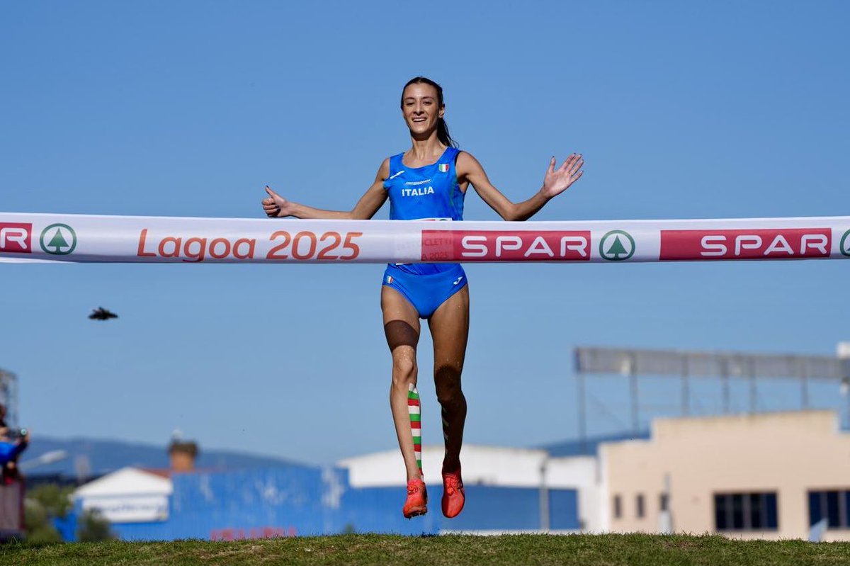 toMMilanello's tweet photo. Che bella ITALIA 🇮🇹
🏃🏻♂️ Agli Europei di cross #Lagoa2025 doppio trionfo per gli Azzurri.
🥇 Oro per la staffetta formata da Gaia #Sabbatini, Marta #Zenoni, Sebastiano #Parolini e Pietro #Arese
🥇 E poi lei, sempre lei: Nadia #Battocletti, che bissa il successo dell’anno scorso https://t.co/6AINeZSgQ7