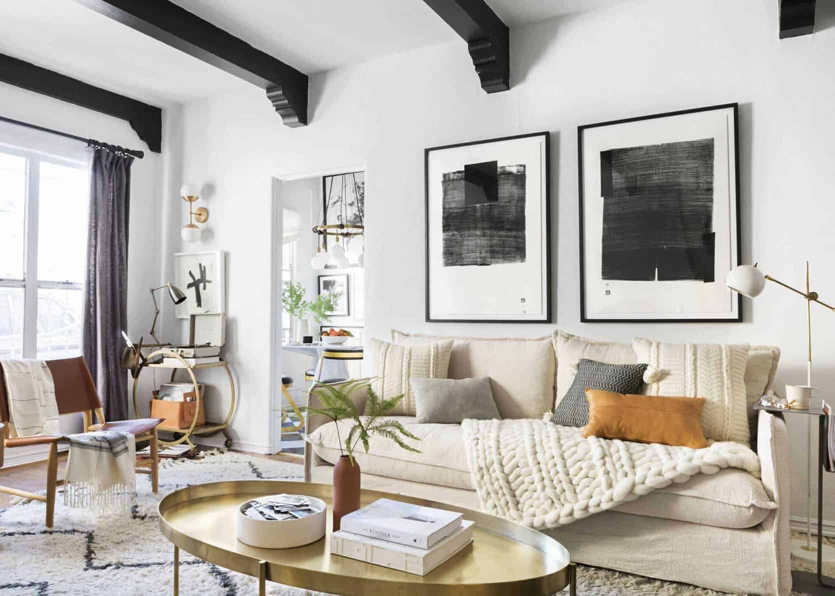 سرّ الأريكة الأنيقة .. خبراء الديكور يكشفون قواعد التنسيق لمظهر دافئ وراقٍ 