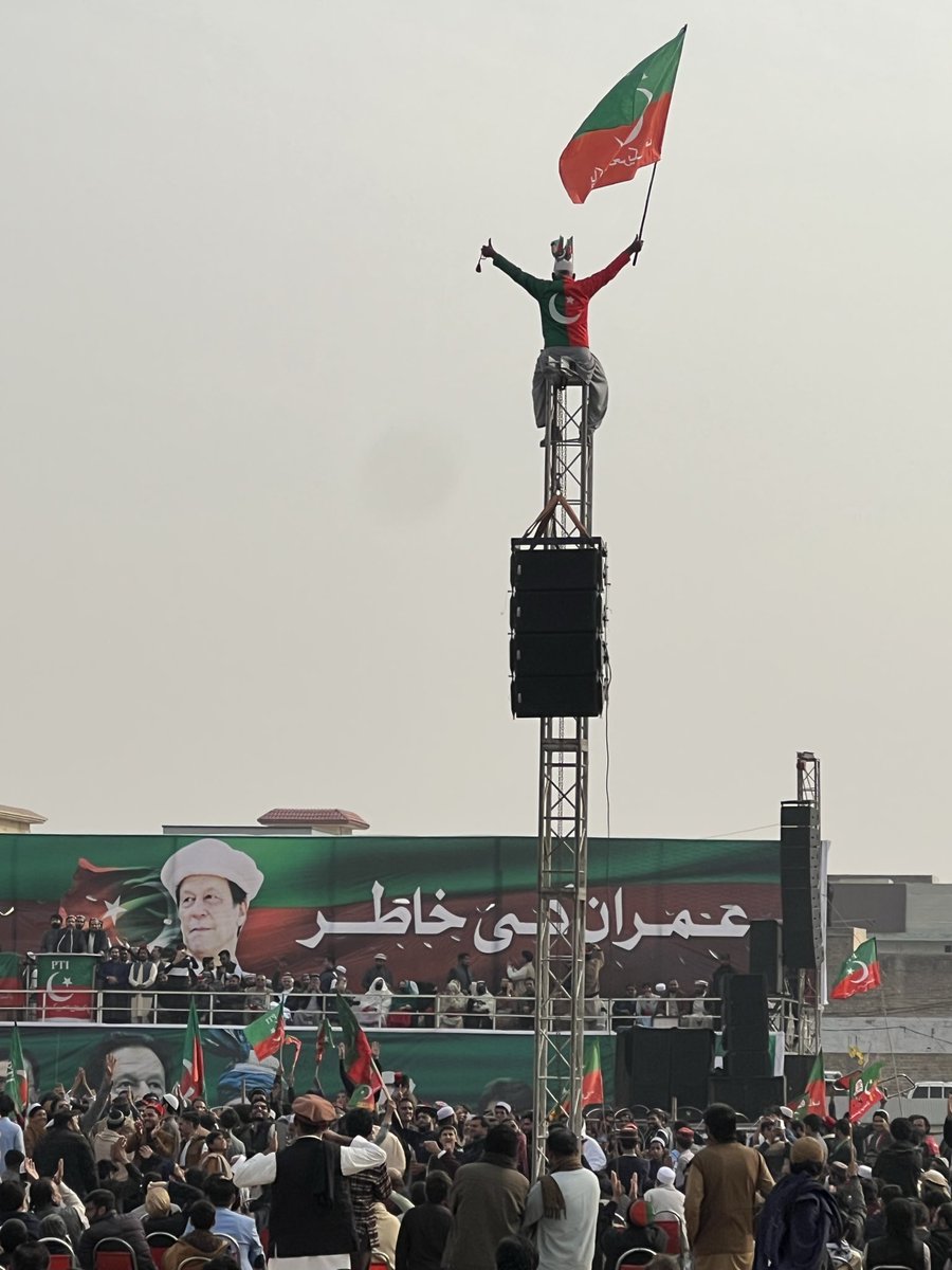 کوہاٹ جلسہ
تم جتنا گراؤ گے وہ اتنا اٹھے گا

سکہ صرف نیازی کا چلے گا...🔥🔥