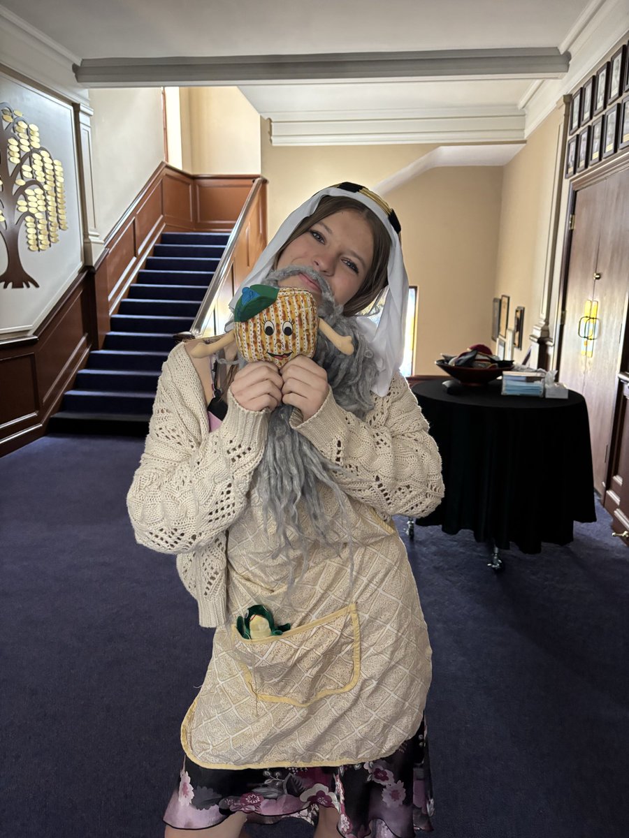 Ready to overcome obstacles 🧱 just like Moses 🧔🏼‍♀️ During Pesach, our new S’ganit, Eliana Nelson-Isaacs, will plan exciting, lovely events guiding us through hard times. 🐸🌃