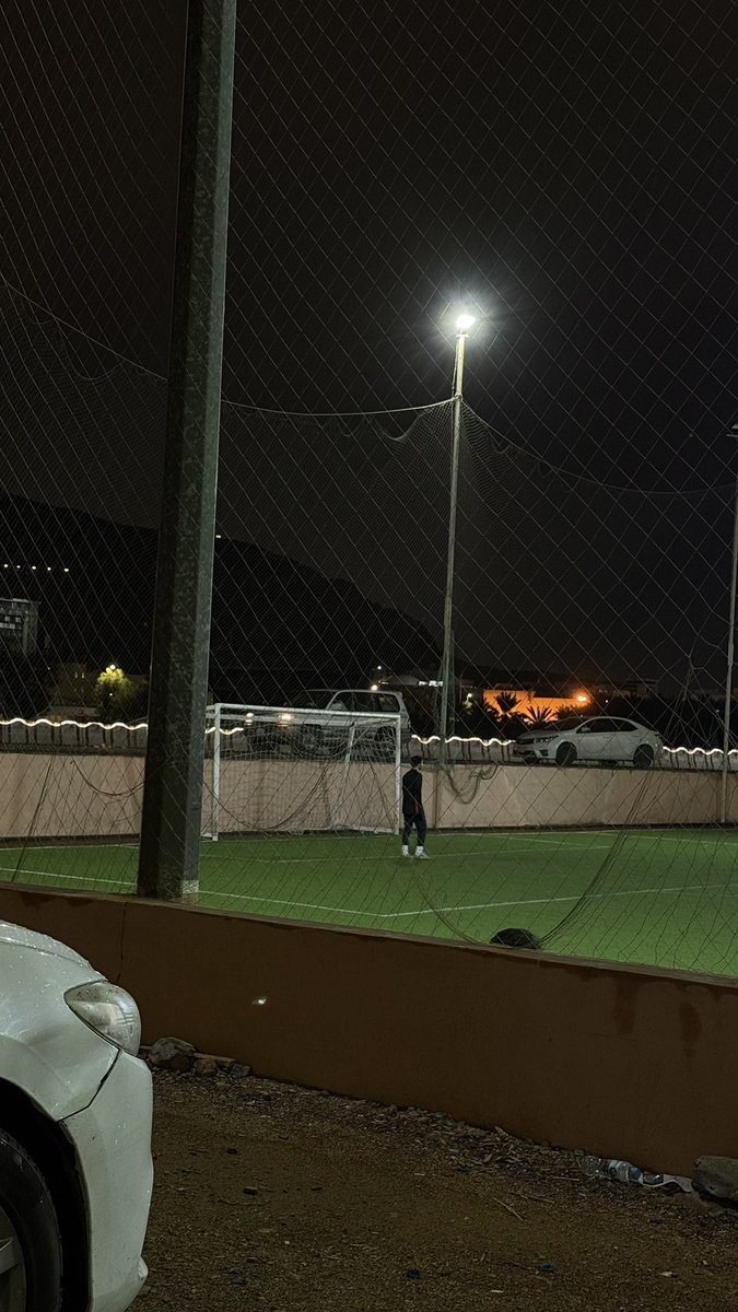 u24er's tweet photo. مطر وكوره والله شعور مايتكرر⚽️⚽️ https://t.co/hRiqo7Gpay