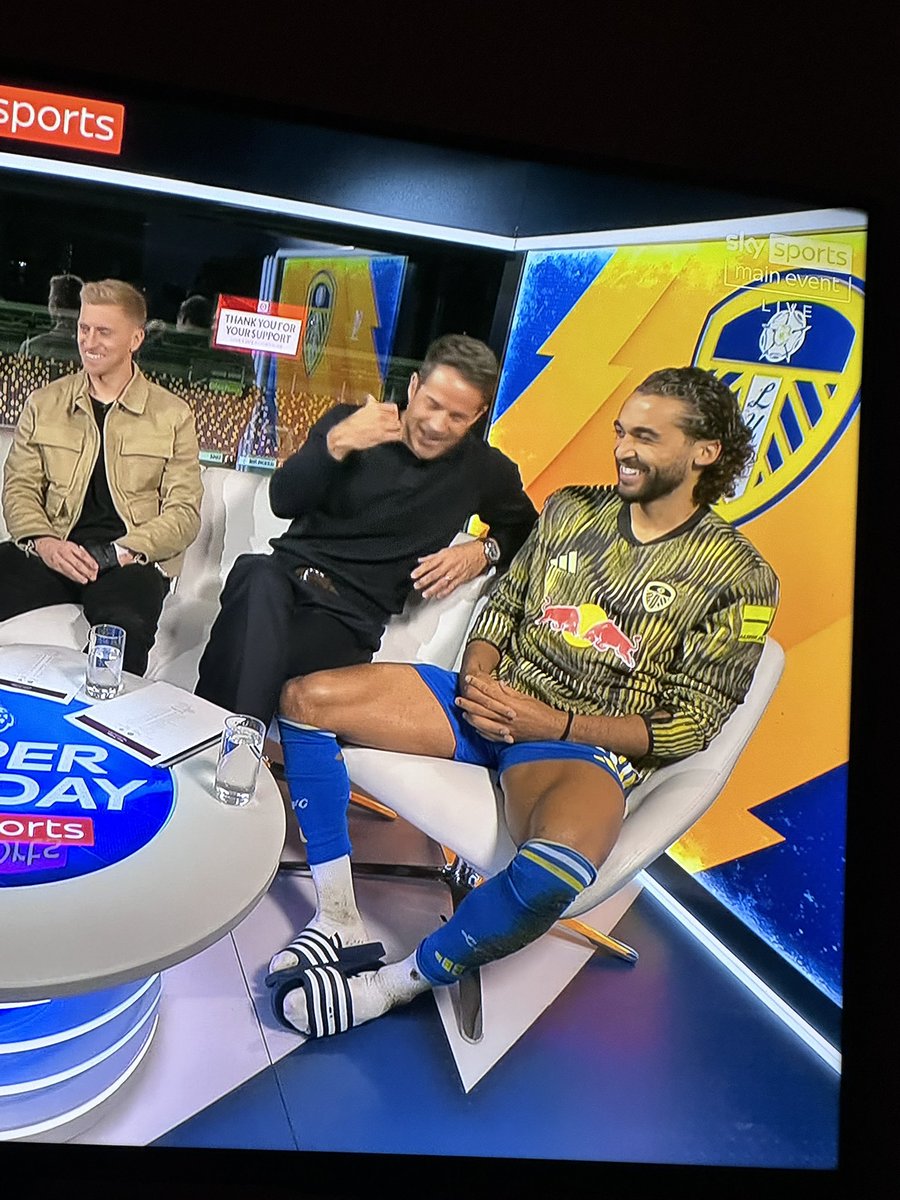 AlexGoalposts's tweet image. Ayy?