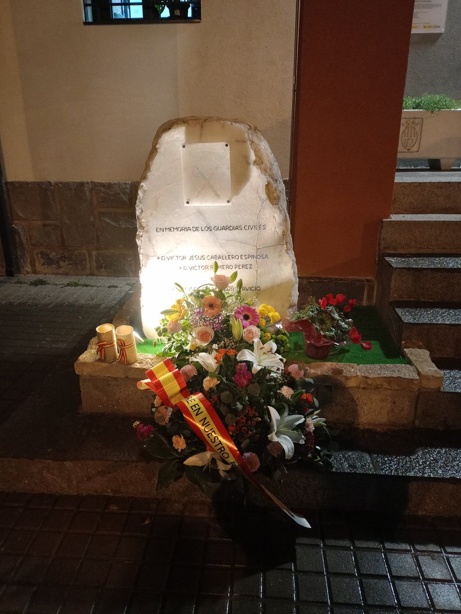 SIEMPRE EN NUESTRO RECUERDO.